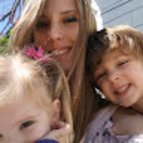 Meet your Posher, Britney - Picture 1 of 1